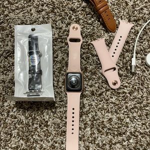 Apple Watch series 4 comes with Bands